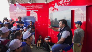 gokyuzunun-hayallerini-kuran-binlerce-gencimiz-su-an-standimizda-ve-etkinlik-alanlarinda-unutul